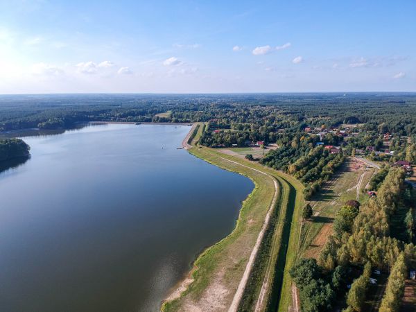 Jezioro Maziarnia widziane z lotu ptaka w Wilczej Woli