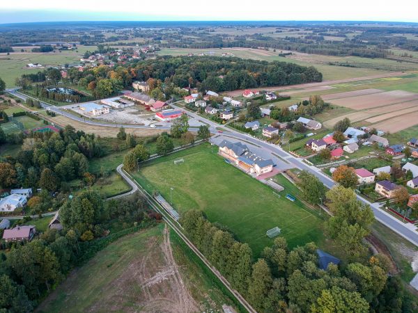 Stadion sportowy w Dzikowcu